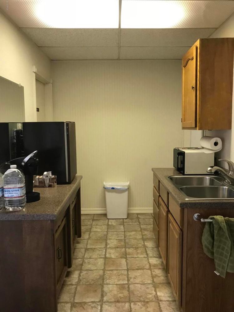 201 E 2nd St, Grandview, WA 98930